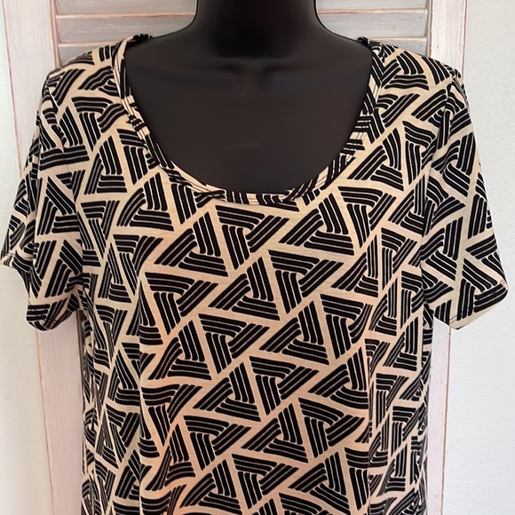 Lula roe shirt size M - Picture 2 of 5